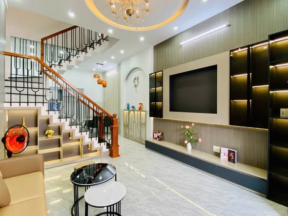 Nhà đẹp Hoàng Văn Thụ, Tân Bình – 73m² (4.5x17), 3 tầng, giá chỉ 9.9 tỷ
