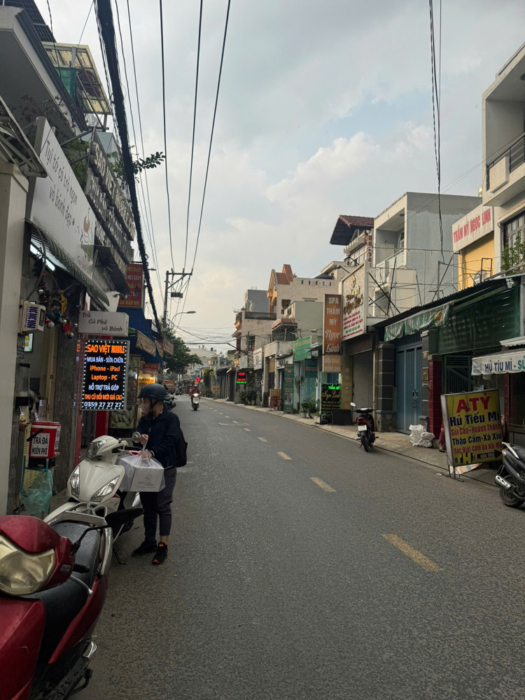 BÁN NHÀ C4 GÁC LỬNG 4 X 10M TRUNG CHÁNH – HÓC MÔN – SHR CHÍNH CHỦ – GIÁ CHỈ 2.2 TỶ