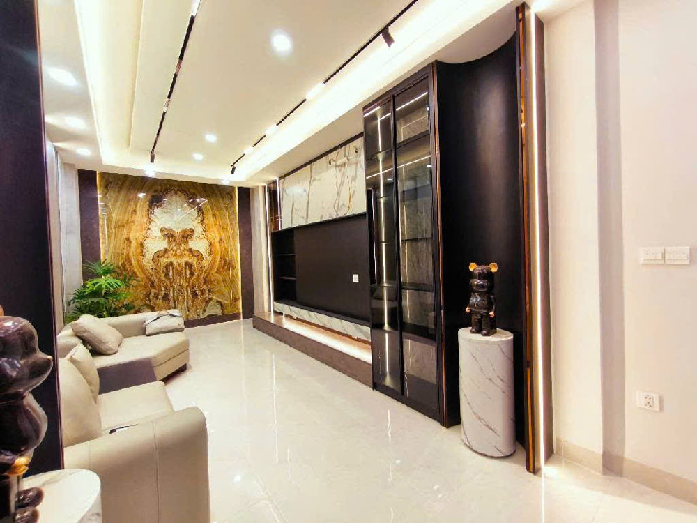 Bán nhà Phố Cát Linh, 41m2, Ngõ Nông Ô Tô, Full Nội Thất, Giá: 13.68 Tỷ, Lh: 0396935190