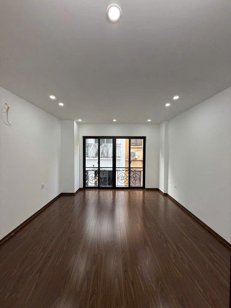 BÁN NHÀ BỒ ĐỀ LONG BIÊN,OTO ĐỖ CỬA, DÂN XÂY,NGÕ RỘNG THOÁNG,40M NHỈNH 8 tỷ