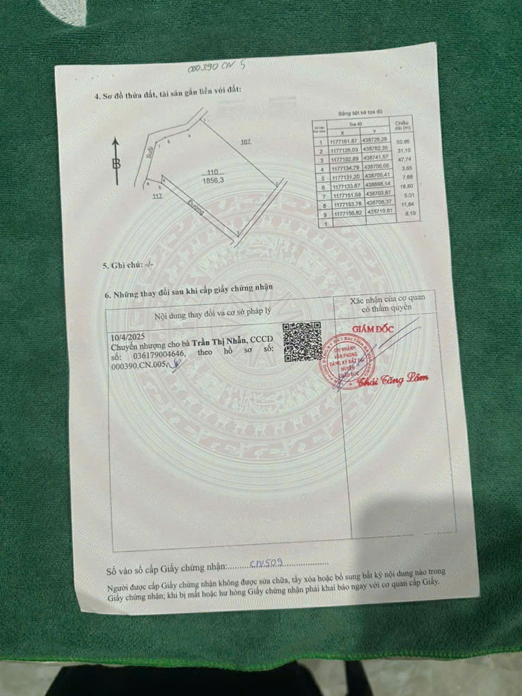 Bán lo đất  gần hai sào
Có 32 m mt đg nở hậu hai mt