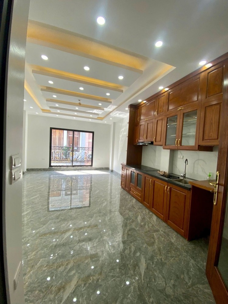 NHÀ MỚI KÍNH KOONG – THANG MÁY – Ô TÔ VÀO NHÀ – NGÕ THÔNG – GẦN HỒ – CÁCH PHỐ 20M