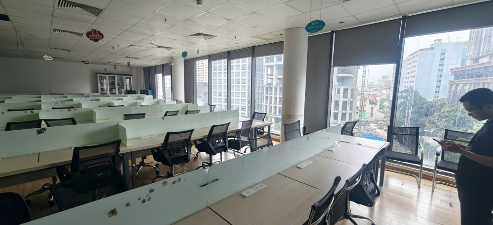 Cho thuê sàn văn phòng mặt đường Lê Văn Lương thanh xuân Hà Nội 230m 300nghin/m