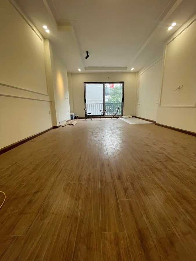 BAN NHÀ RIỀNG 5 TẦNG 5P NGỦ PHỐ NGUYỄN VĂN CỪ- LONG BIÊN 32M2 X  8.6 TỶ