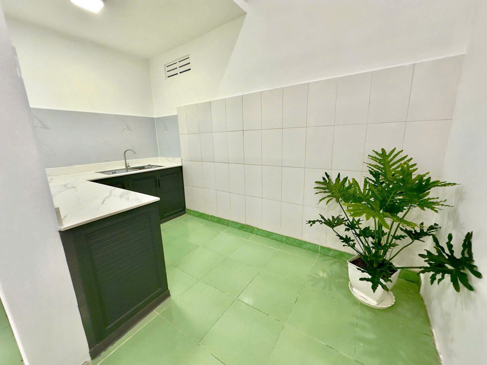 Nhà đẹp hẻm ô tô Nguyễn Chích – gần biển, ngang 7m, chỉ 4,3 tỷ!