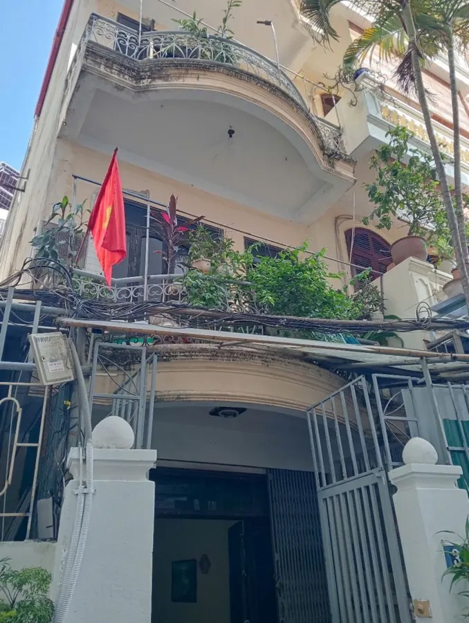 BÁN NHÀ 3 TẦNG DÂN XÂY Ô TÔ ĐỖ CỬA- VÀO NHÀ Nguyễn Văn Cừ 63 X14.8 tỷ Long Biên