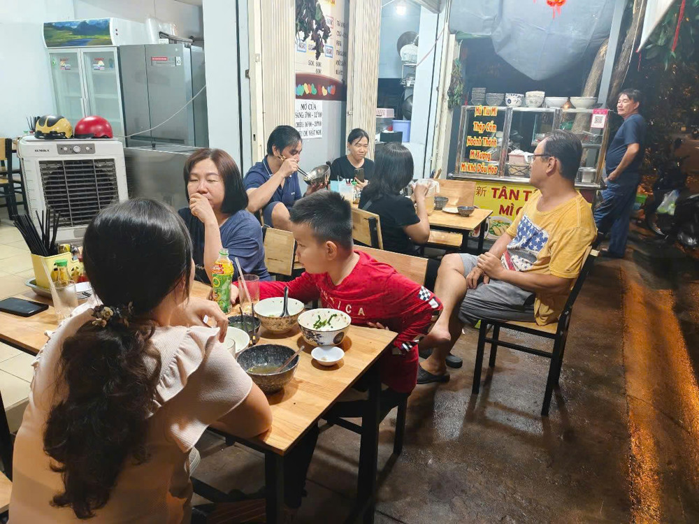 GẤP - SANG LẠI MẶT BẰNG KINH DOANH - ĐƯỜNG SỐ CƯ XÁ NGÂN HÀNG, QUẬN 7