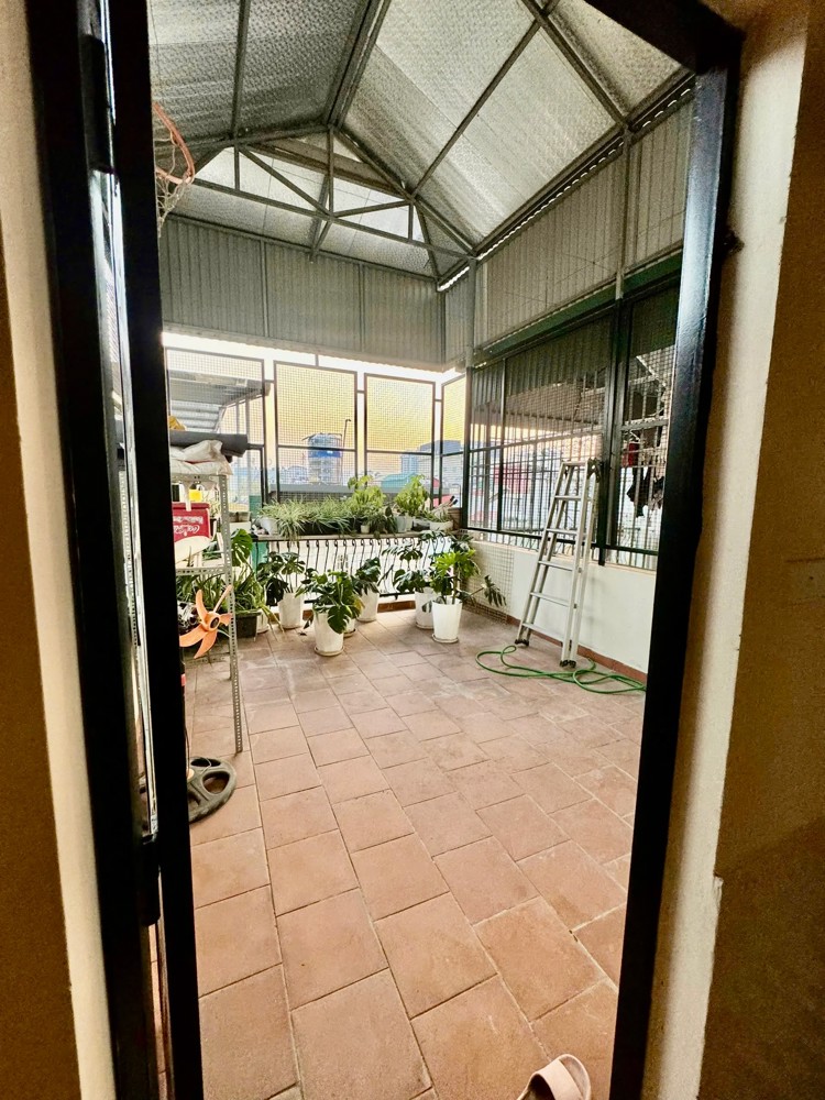 Bán Nhà Hào Nam 30m2. 6 tầng. mặt tiền 3.9m. giá 9.65 Tỷ Đống Đa Hà Nội