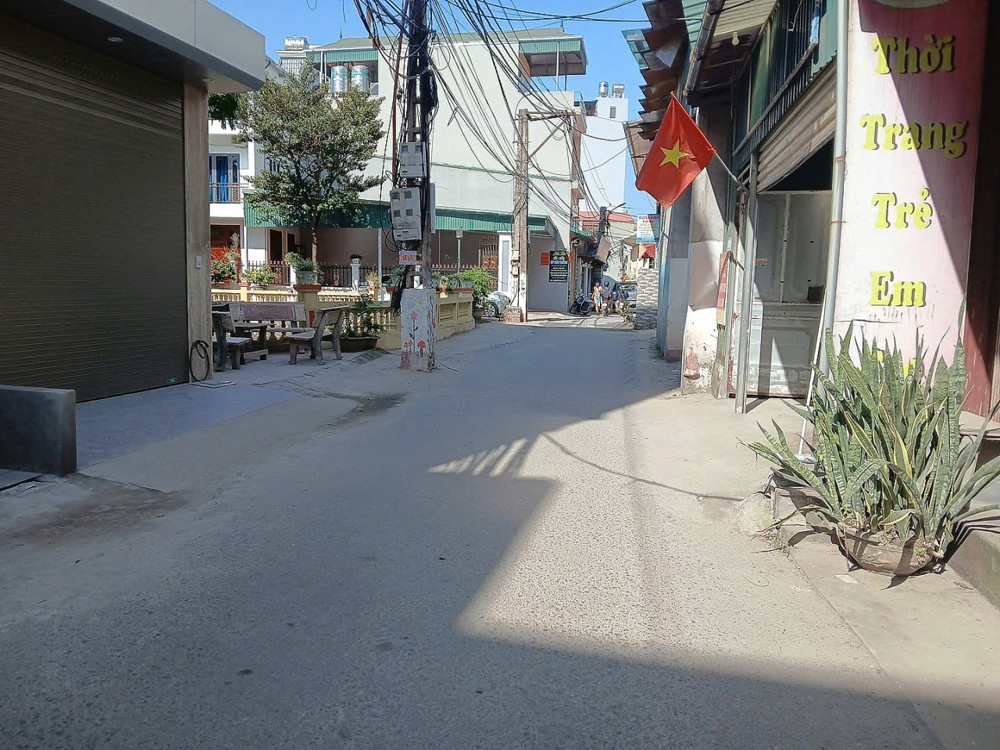 CC EM CẦN BÁN CĂN NHÀ 4 TẦNG MỚI TINH - ĐỨC THƯỢNG - HOÀI ĐỨC - HÀ NỘI.
44M Ô TÔ LÙI TẬN CỬA. 150M