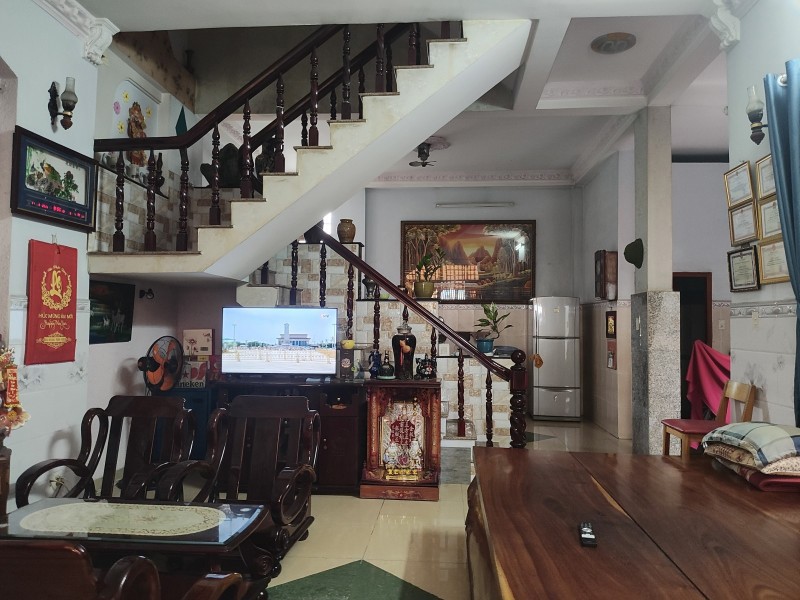 Bán nhà  đường Số 1, Thủ Đức, TP HCM. DT 115m2, 3 tầng, 5PN, SH, 9.3 tỷ. LH: 0933125879