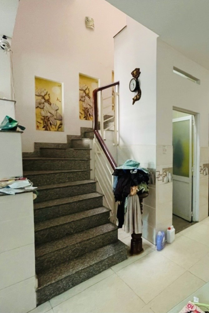 Bán nhà đường Tân Hoà 2, Hiệp Phú. Q9, TP HCM. DT 75 m2,  3 tầng, 4PN, SH. Giá  5.6 tỷ