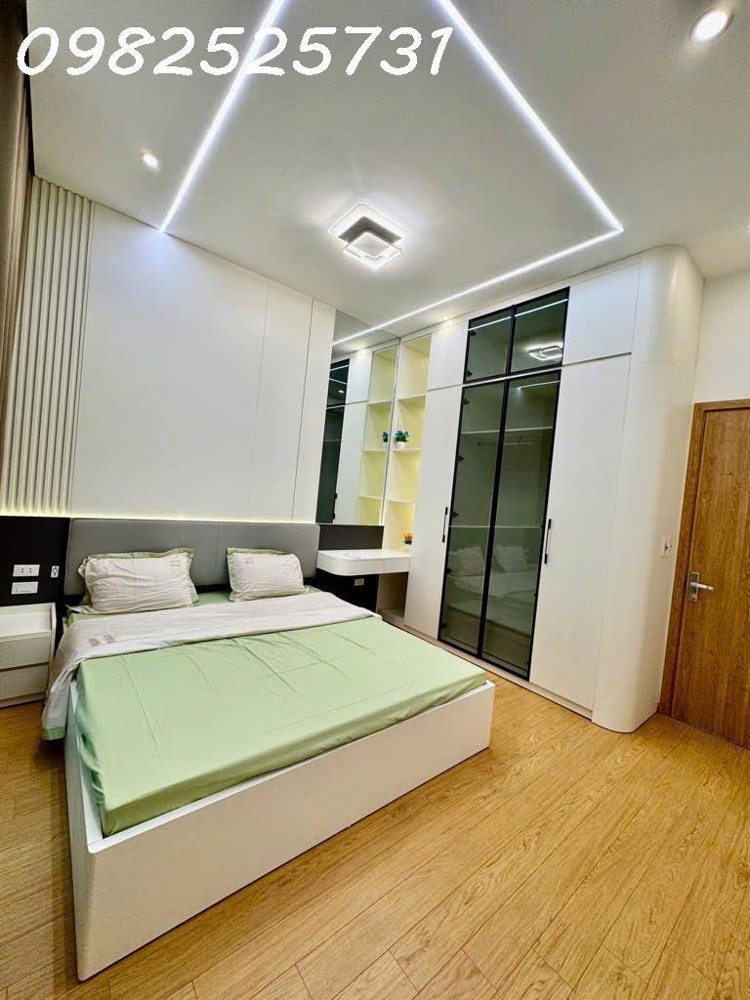 Bán nhà Hoàng Văn Thái - Ô tô vào nhà - 15,9 tỷ 45m2 5 tầng - sổ đỏ nở hậu