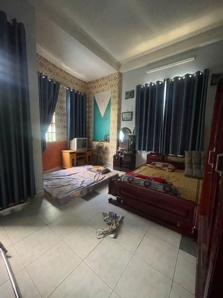 Bán nhà  đường Số 1, Thủ Đức, TP HCM. DT 115m2, 3 tầng, 5PN, SH, 9.3 tỷ. LH: 0933125879