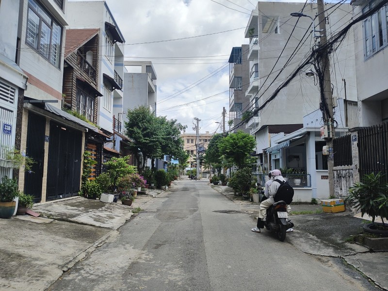 Bán nhà  đường Số 1, Thủ Đức, TP HCM. DT 115m2, 3 tầng, 5PN, SH, 9.3 tỷ. LH: 0933125879