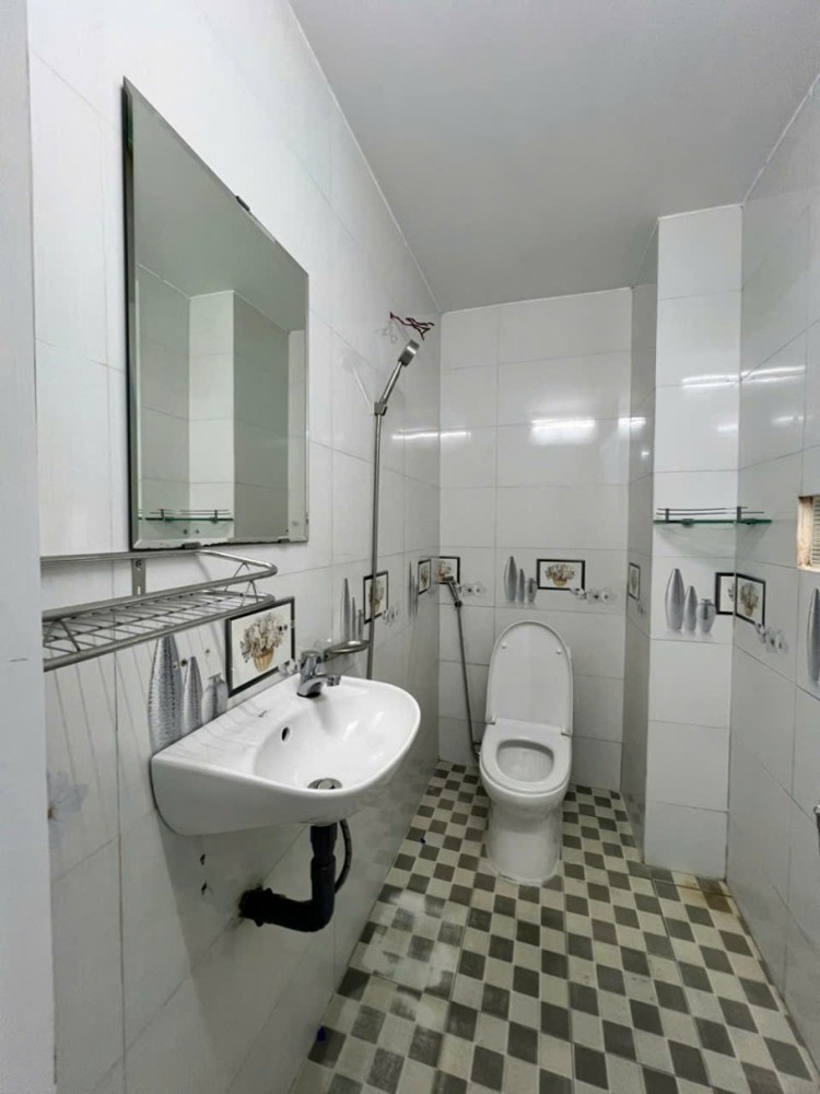 Bán nhà đường Tân Hoà 2, Hiệp Phú. Q9, TP HCM. DT 75 m2,  3 tầng, 4PN, SH. Giá  5.6 tỷ