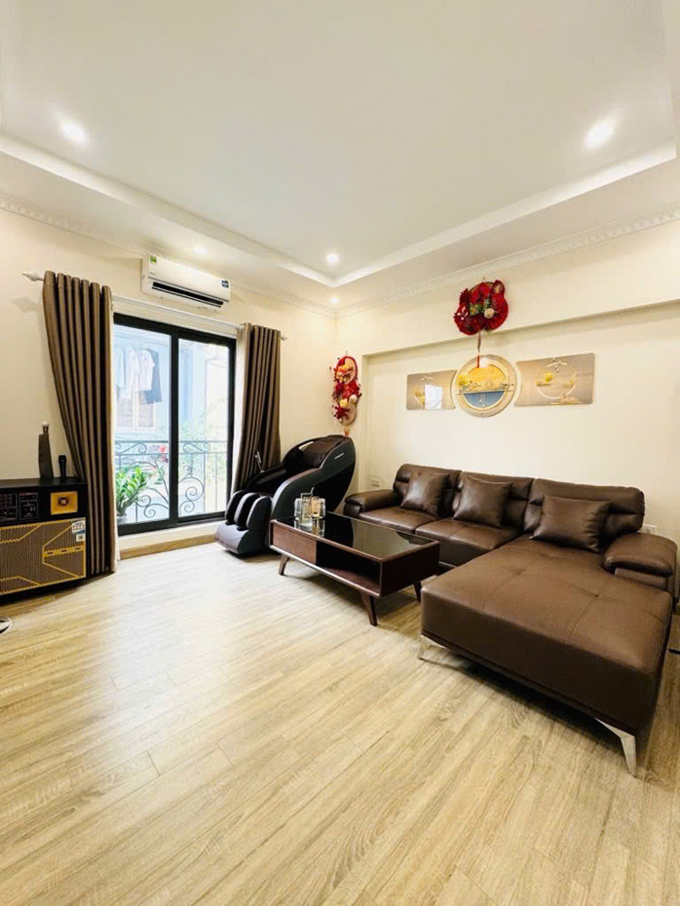 Bán nhà Ngọc Thụy, 36m. Ô tô đỗ cổng. Gần cầu Long Biên và Chương Dương. Chợ và trường học xung