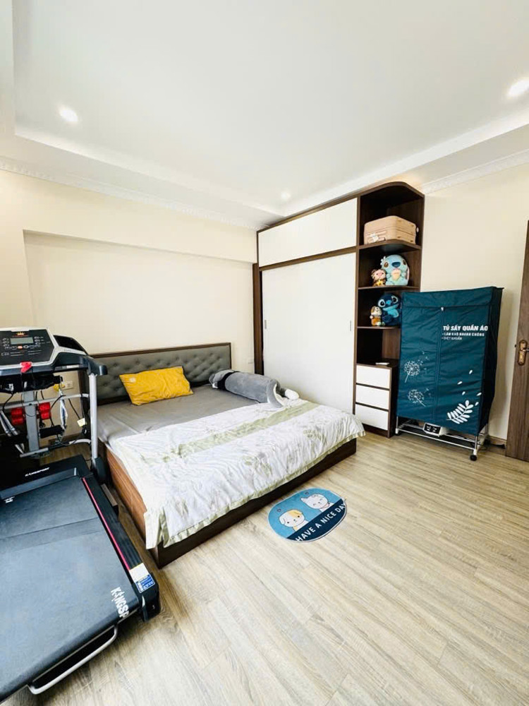 Bán nhà Ngọc Thụy, 36m. Ô tô đỗ cổng. Gần cầu Long Biên và Chương Dương. Chợ và trường học xung