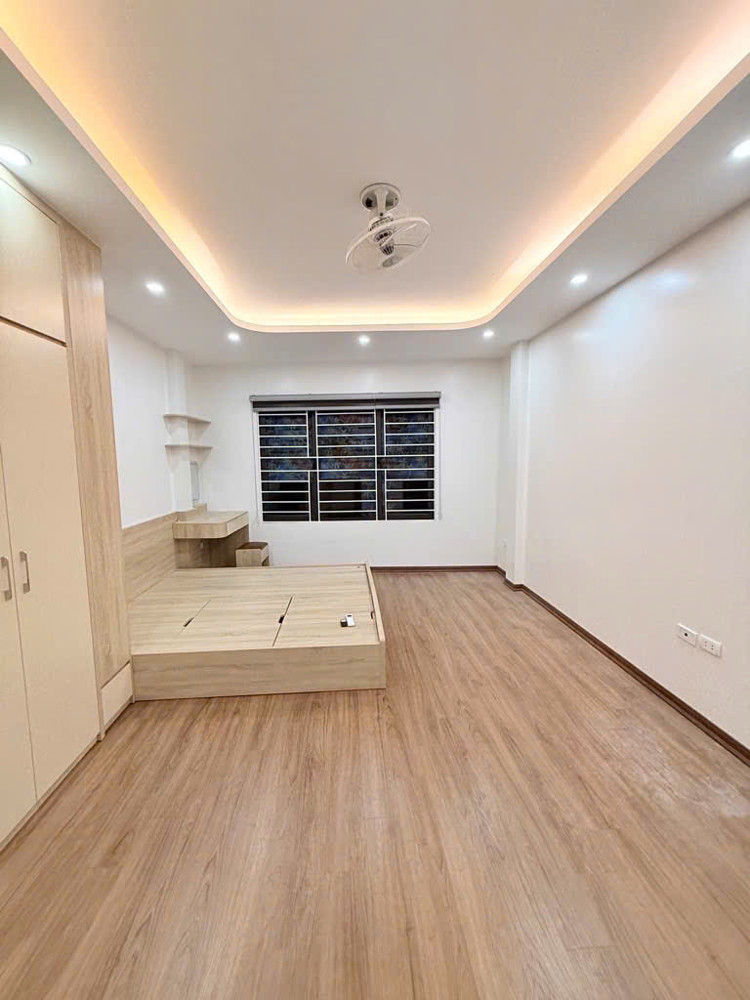 BÁN NHÀ NGUYỄN VĂN CỪ LONG BIÊN,OTO ĐỖ CỬA, NGÕ RỘNG THOÁNG,MỚI TINH,38M