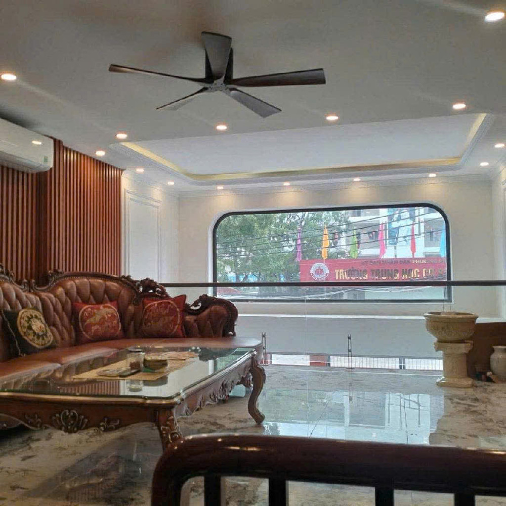 Bán nhà Nguyễn Văn Linh. 50m . Không cõ căn thứ hai. Gần trường,chợ , vinhome . Có thể kinh doanh