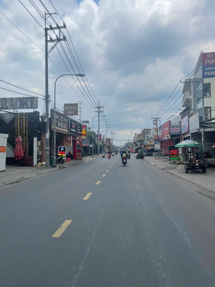 Bán nhà mặt tiền 10x36m giá 26,8 tỷ Đường Nguyễn Ảnh Thủ