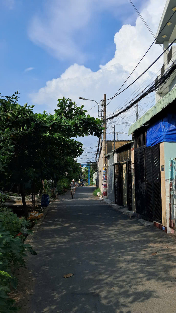 BÁN ĐẤT TẶNG NHÀ 3 LẦU + 2 PHÒNG TRỌ CHO THUÊ 12 TRIỆU/TH - NGÔ CHÍ QUỐC - BÌNH CHIỂU SÁT BÊN CHỢ