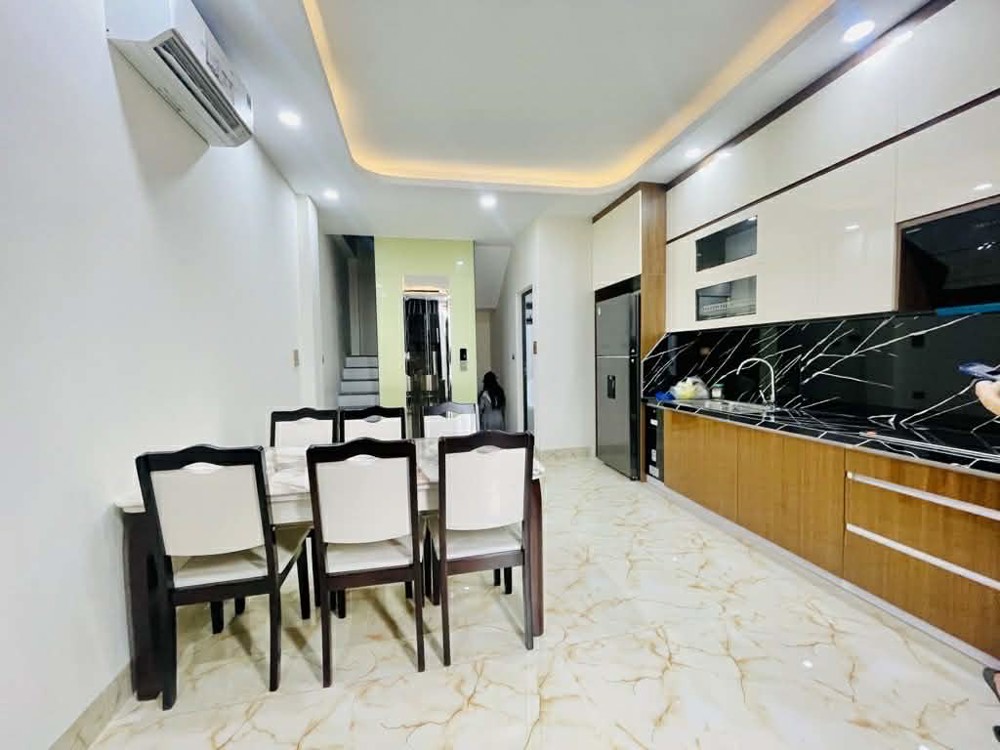 bán nhà mặt phố Ngô Gia Khảm, đối diện bến xe, vỉa hè rộng, kinh doanh ngày đêm