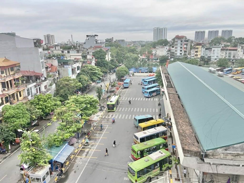 bán nhà mặt phố Ngô Gia Khảm, đối diện bến xe, vỉa hè rộng, kinh doanh ngày đêm
