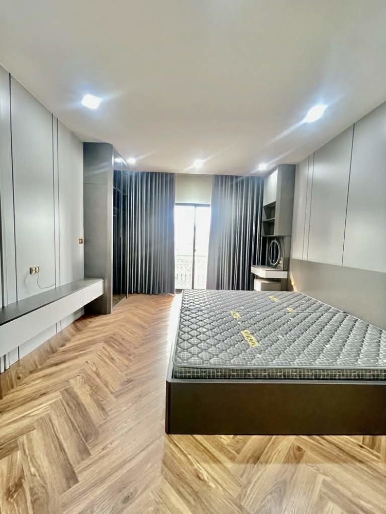 bán nhà mặt phố Ngô Gia Khảm, đối diện bến xe, vỉa hè rộng, kinh doanh ngày đêm