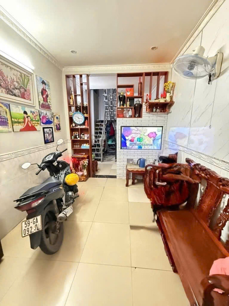 L1550 sát Nguyễn Ảnh Thủ Hà Đặc, SHR, Vuông, 3x9m, 2.x tỷ