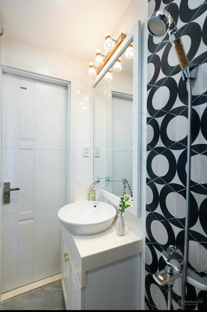 CHÍNH CHỦ BÁN NHÀ TẠI NGUYỄN THỊ MINH KHAI, BÊN NGHÉ, QUẬN 1, HỒ CHÍ MINH