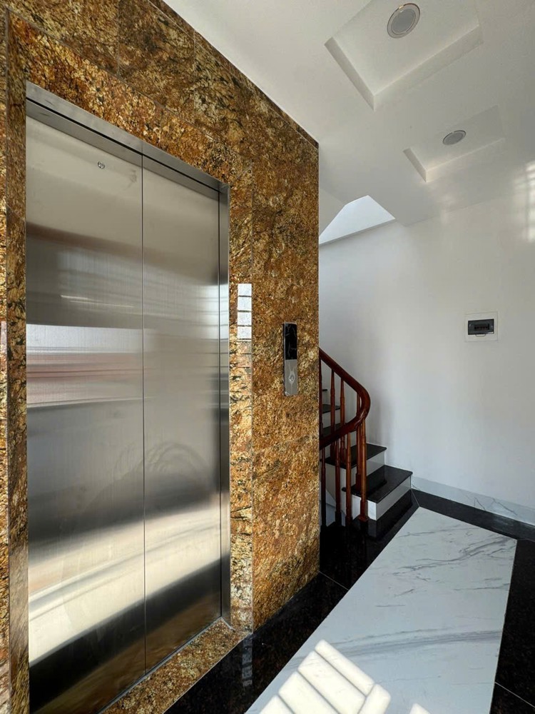 66.8.4. Ngọc Thụy. 34 6 3.5 9.8 tỷ