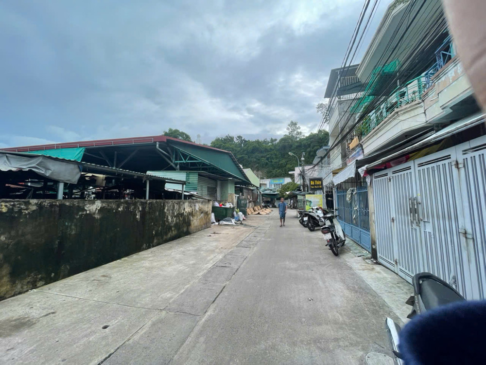 Mặt tiền chợ Phương Sài – căn góc siêu đẹp – chỉ 4,75 tỷ!