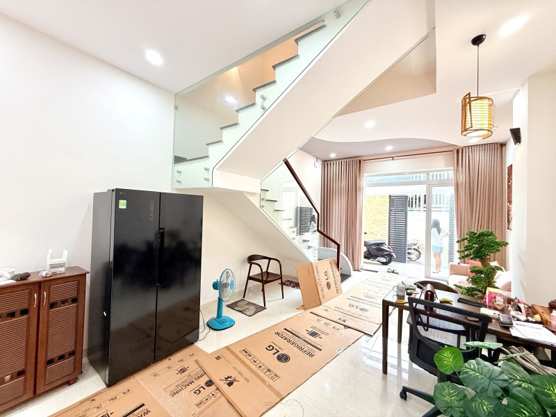 Bán nhà Thủ Đức, Linh Đông, đường số  24. DT 52m2, 4 tầng, 4PN, SH, giá 6.68  tỷ