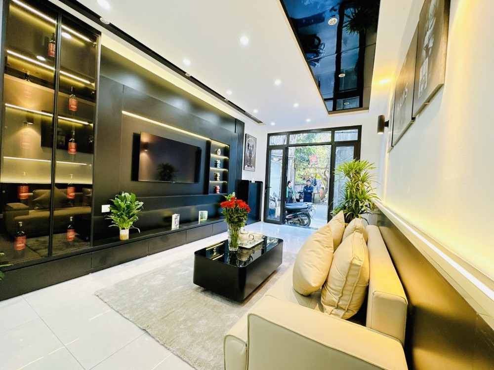 🏡 HÀNG HIẾM – Dương Văn Bé – 43m – 5 Tầng – Thang Máy – Lô Góc – Ô Tô VF3 Đỗ Cửa - 12.x Tỷ