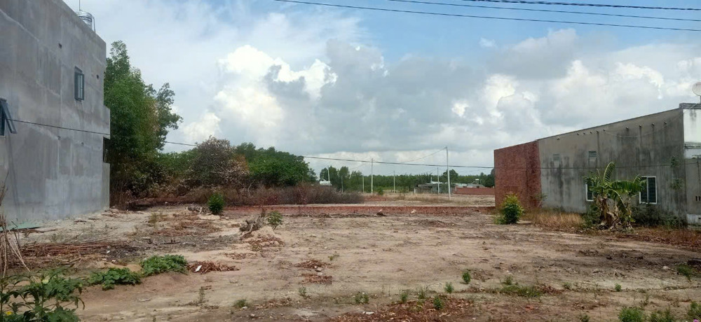 DT 5mx27m 40 tc đường trước đất 5m ( bê tông ) vị trí đất cách đường Phú Mỹ Tóc Tiên 200m