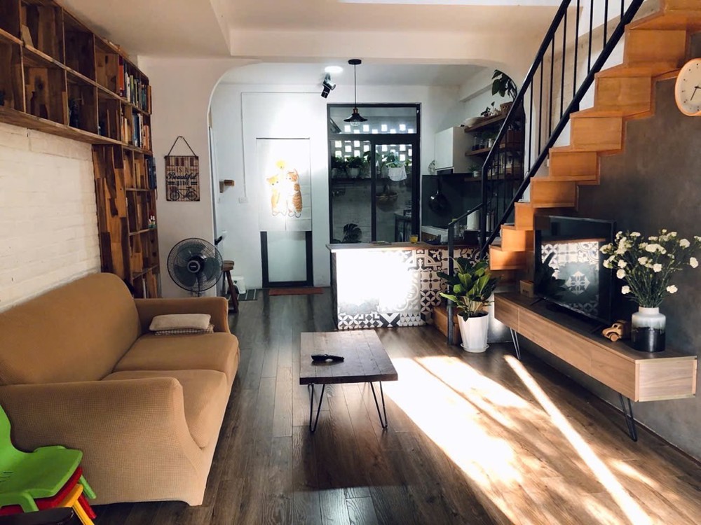 Bán nhà 2T Ngọc Thuỵ, nhà đẹp 46m x 4m ở luôn, oto tránh ngay cổng. chỉ nhỉnh 5 tỷ còn tl. LH