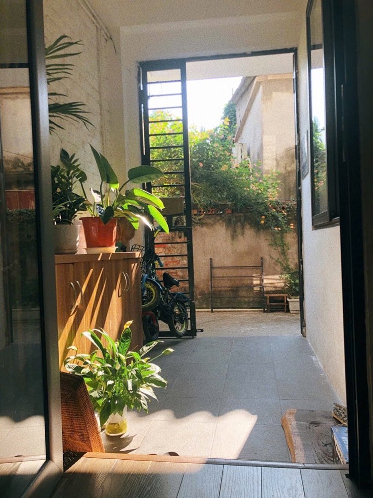 Bán nhà 2T Ngọc Thuỵ, nhà đẹp 46m x 4m ở luôn, oto tránh ngay cổng. chỉ nhỉnh 5 tỷ còn tl. LH