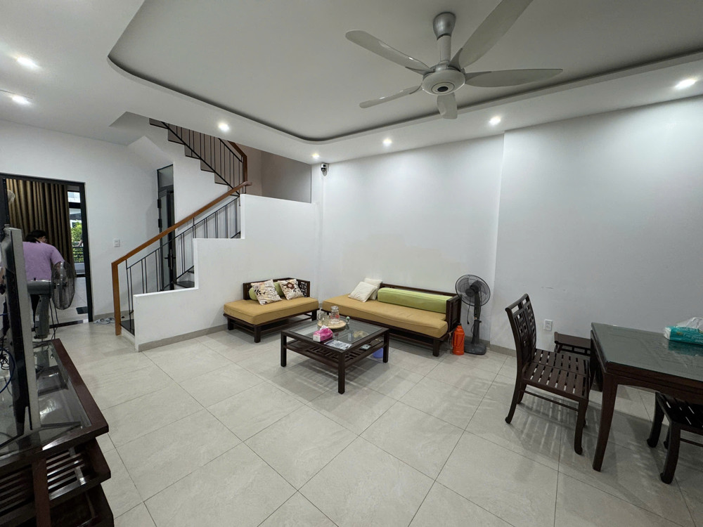 Bán nhà 3 tầng trung tâm TP Nha Trang – mặt tiền đẹp – full nội thất