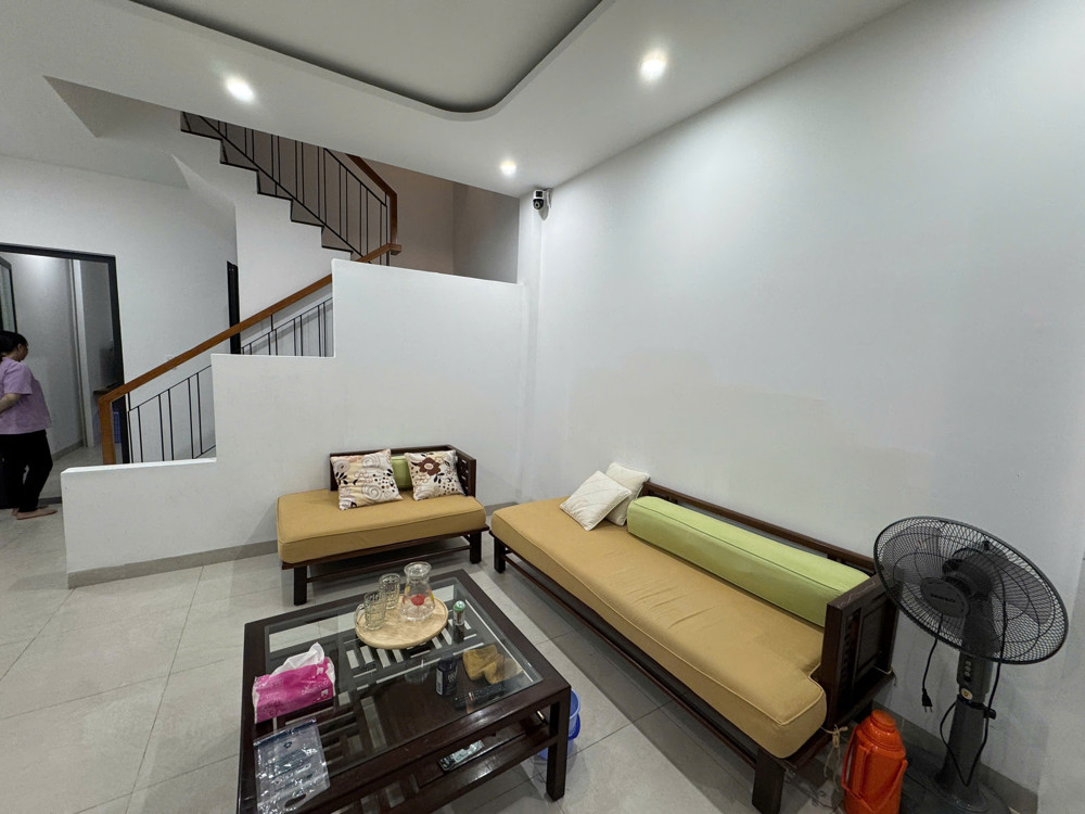 Bán nhà 3 tầng trung tâm TP Nha Trang – mặt tiền đẹp – full nội thất