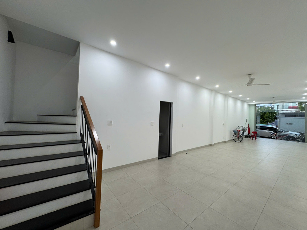 Bán nhà 3 tầng trung tâm TP Nha Trang – mặt tiền đẹp – full nội thất