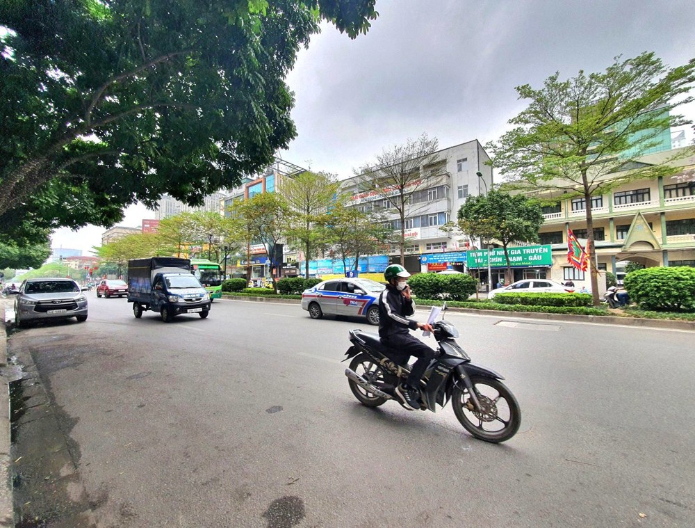 TRUNG KÍNH – LÔ GÓC 51M² – VỈA HÈ 2 BÊN – Ô TÔ DỪNG ĐỖ – NGÕ THÔNG – XÂY TÒA BUILDING QUÁ ĐẸP – SỔ