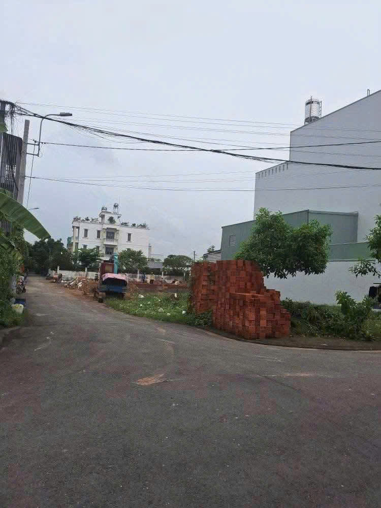 LÔ GÓC (13x30) 2MT ĐẸP HUỲNH THỊ NA (CÁCH MT 50M) GẦN HIỆP THÀNH, Q12 CHỈ 12.5 TỶ