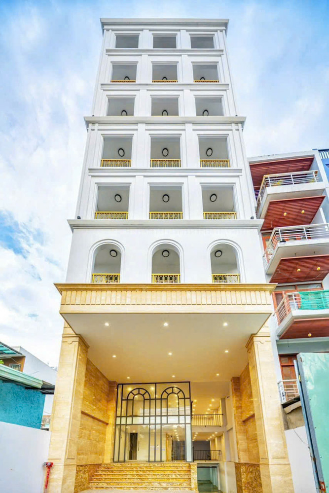 Bán nhà mặt tiền 1 hầm 9 tầng 9.3x32m giá 95 tỷ Đường Âu Cơ