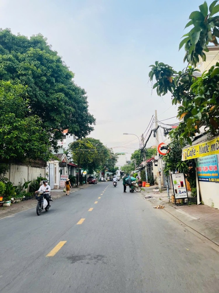 Bán nhà  đường Số 44, Phước Long A, Q.9, TP HCM. DT 110 m2, 2 tầng, 2PN, SH. Giá 8.9 tỷ