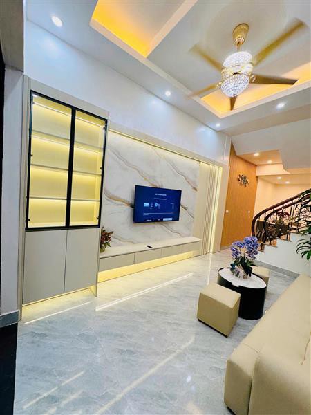 BÁN GẤP ĐẠI TỪ, HOÀNG MAI, NHÀ ĐẸP GẦN PHỐ NỘI THẤT XỊN, 32M2 5 TẦNG 7.9 TỶ