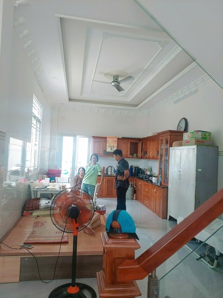 Bán nhà đường 160, Tăng Nhơn Phú A, Q.9, TP HCM. DT 125 m2, 3 tầng, 3PN, SH, 8.6 tỷ