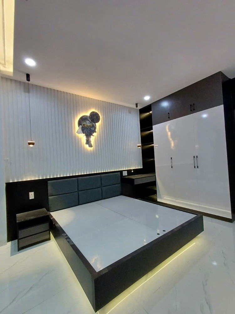 Bán rất gấp Mặt Tiền CXBH Quận 10, DT:4.5x15, T+5L Gái 18.5 tỷ TL