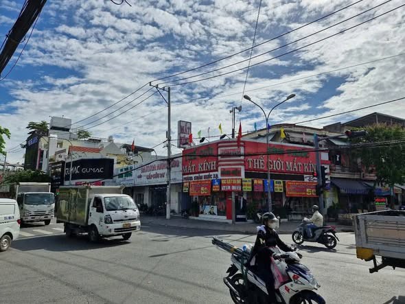 Bán nhà mặt tiền 2500m2 giá 170 tỷ Nguyễn Ảnh Thủ