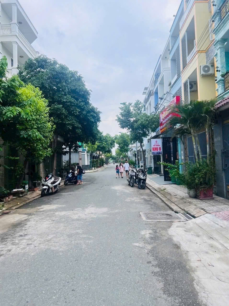 NHÀ ĐẸP KDC HIỆP THÀNH CITY, Q12 TRỆT 3 LẦU ĐƯỜNG 10M CÓ VỈA HÈ CHỈ 9.45 TỶ TL!