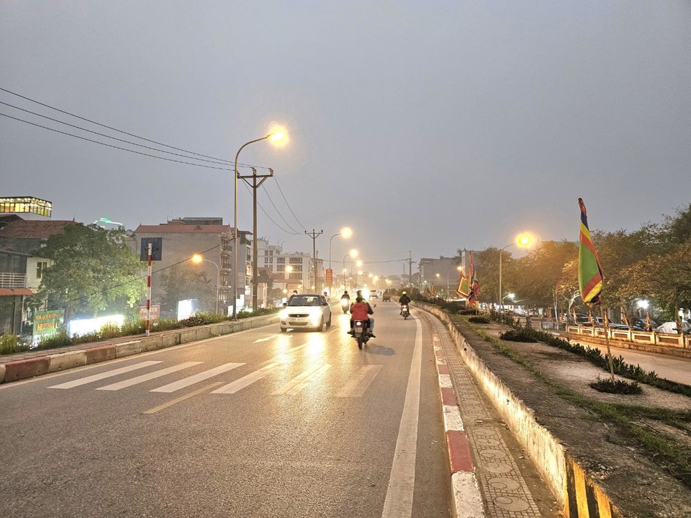 Bán nhà mặt phố Ngọc Thuỵ 76m x 5m vuông vắn, kinh doanh đỉnh giá chỉ 15 tỷ còn tl. LH 0936123469